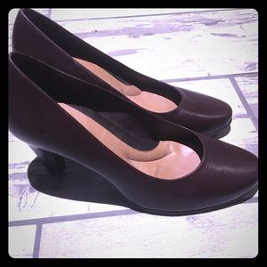 NWOT Chocolate Brown Sz 8.5 Nurture leather pumps